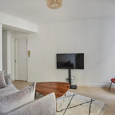 Center Of By Prestige Apartment *