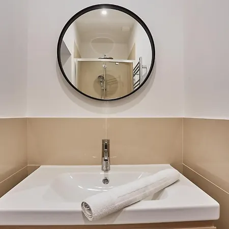 Center Of By Prestige Paris
