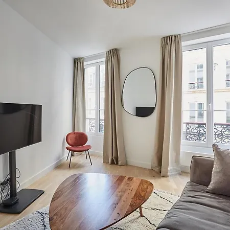 Center Of By Prestige Apartment *